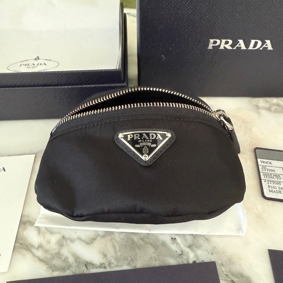 PRADA 2TT095 2DMK F0002 Re-Nylon Mini Pouch arm band - Picture 7 of 13